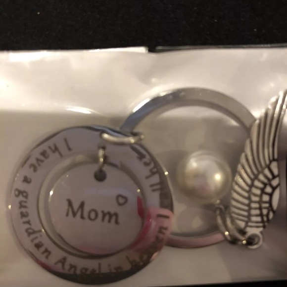 mom memorial key chain With Wing And Pearl - Picture 6 of 6